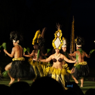 Maui dancers